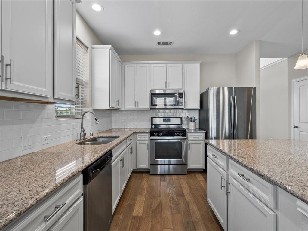 1604 Nacogdoches Valley Drive, League City, Texas image 3