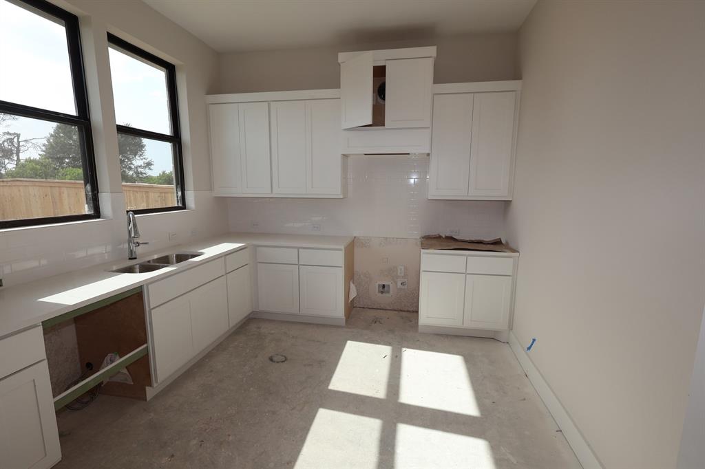 10823 Rosary Pea Lane