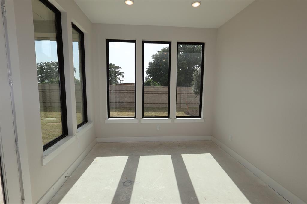 10823 Rosary Pea Lane