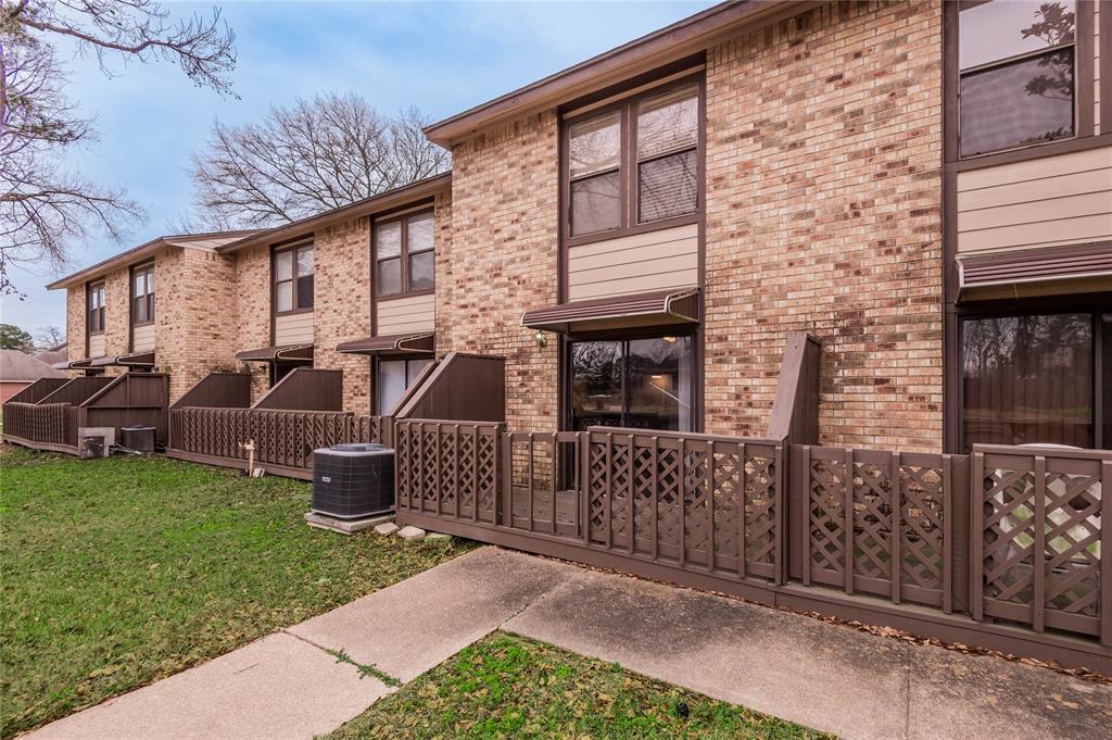 2521 Crosstimbers Street #K2, Huntsville, Texas image 37
