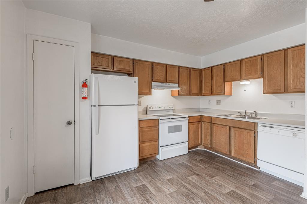 2521 Crosstimbers Street #K2, Huntsville, Texas image 10