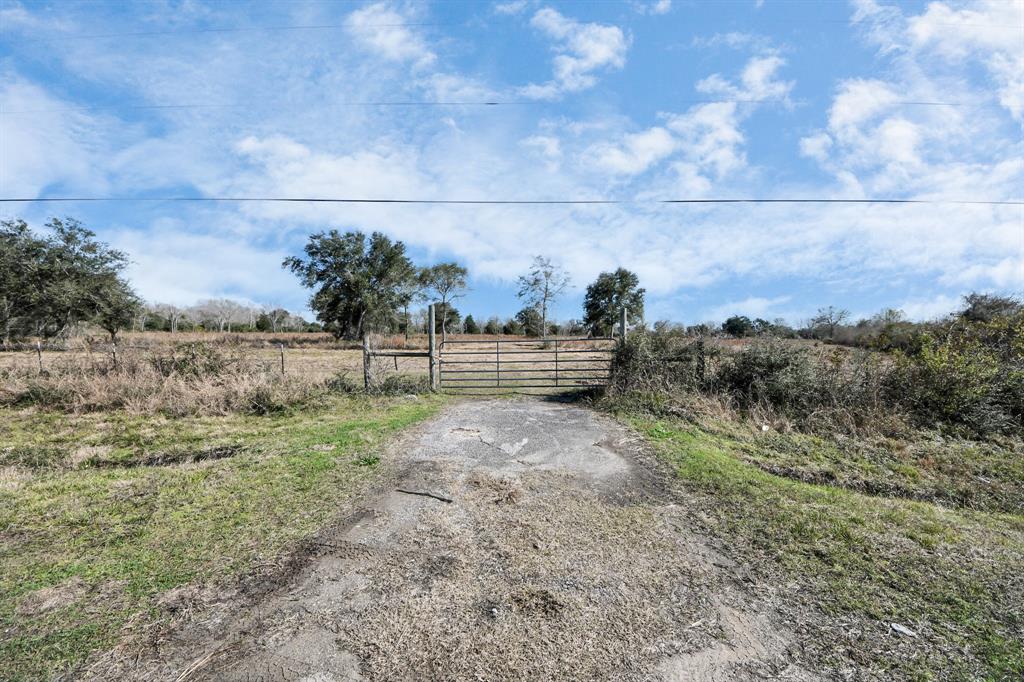 10 Fm 2403, Alvin, Texas image 40