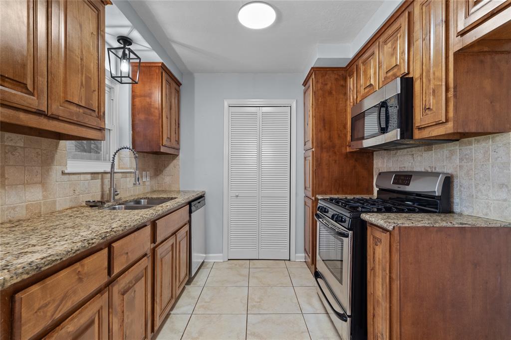 1705 Capri Lane, Seabrook, Texas image 11