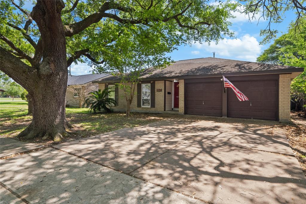 1705 Capri Lane, Seabrook, Texas image 1