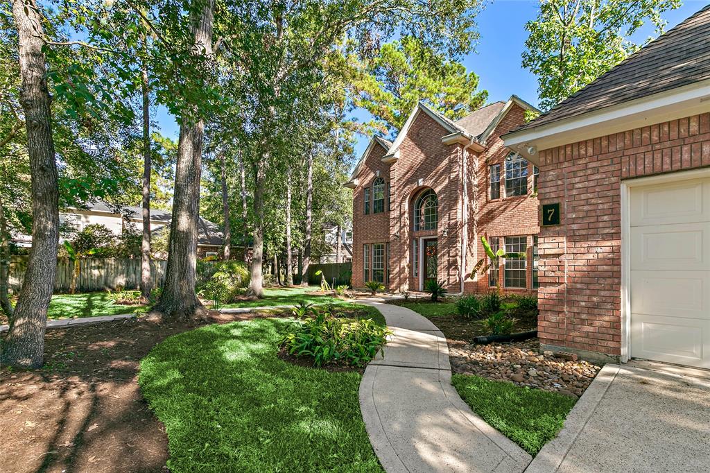 7 Gentlewind Place, The Woodlands, Texas image 2