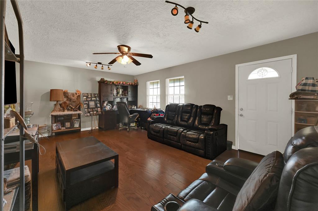 3002 Tanglebriar Drive, Pasadena, Texas image 3