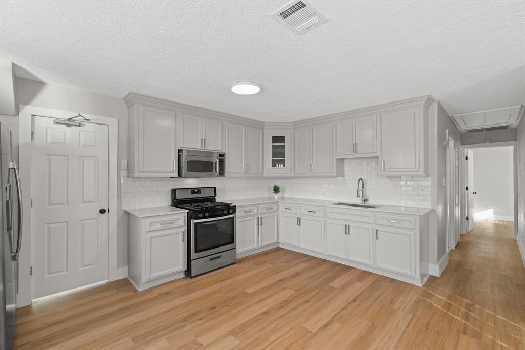 915 Avenue, Rosenberg, Texas image 3
