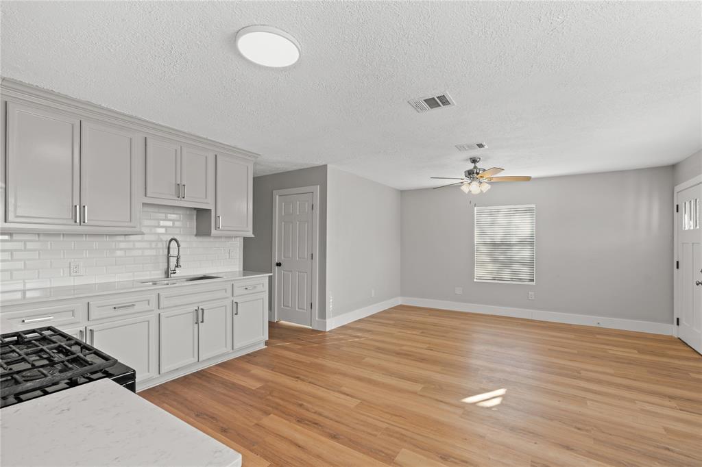 915 Avenue, Rosenberg, Texas image 2