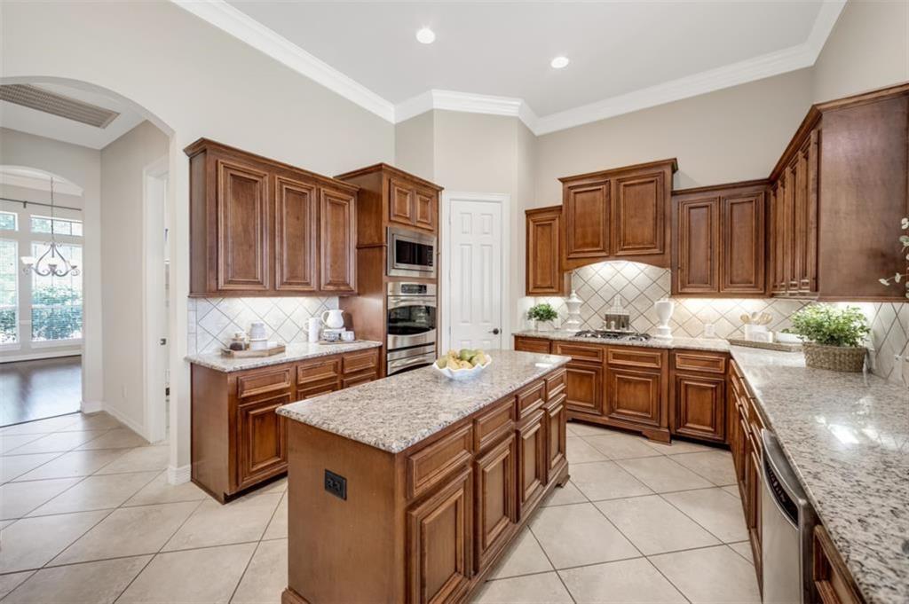 18714 S Colony Shore Drive, Cypress, Texas image 8