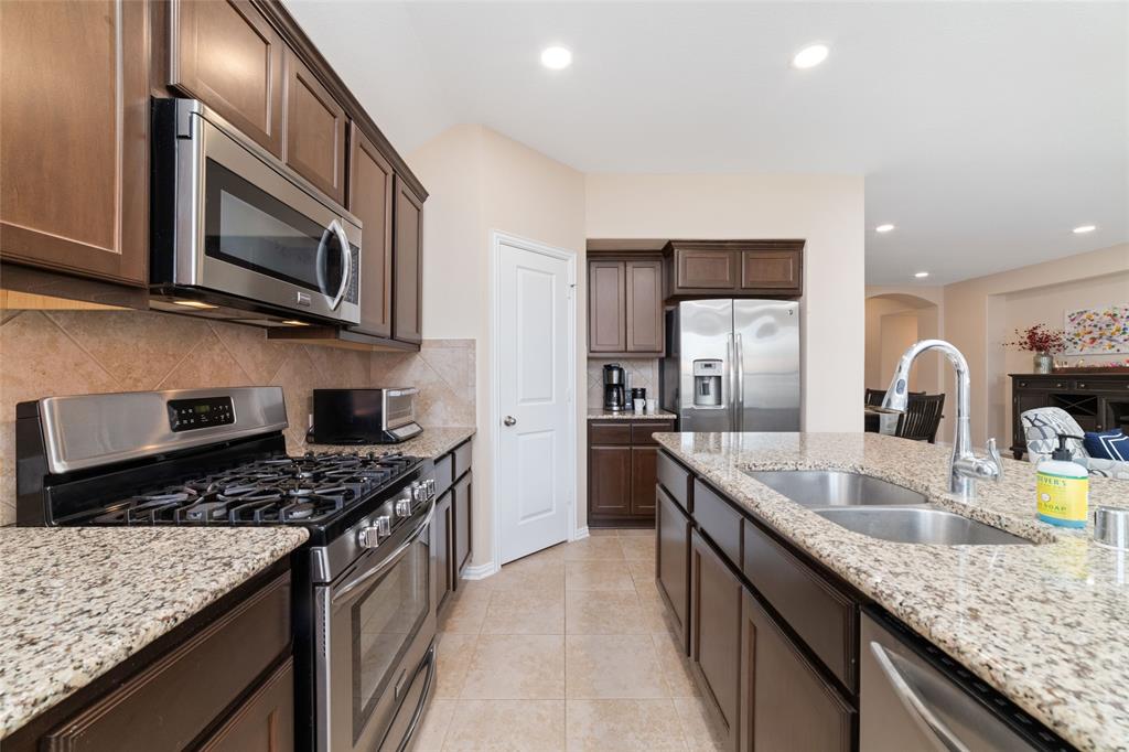 2428 Yaupon Park Lane, Manvel, Texas image 15