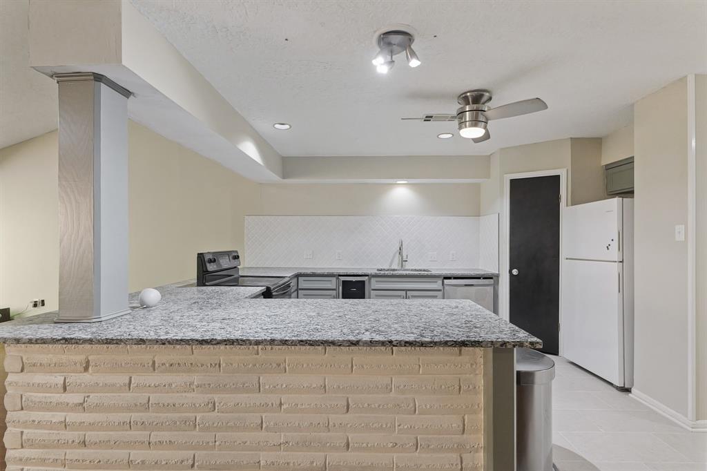105 Capetown St, Conroe, Texas image 9