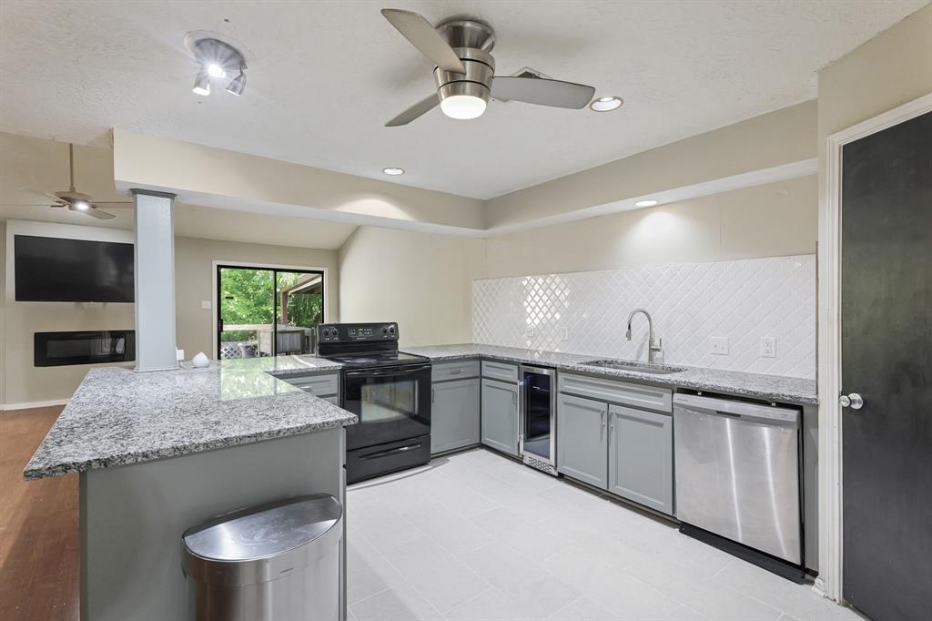 105 Capetown St, Conroe, Texas image 11