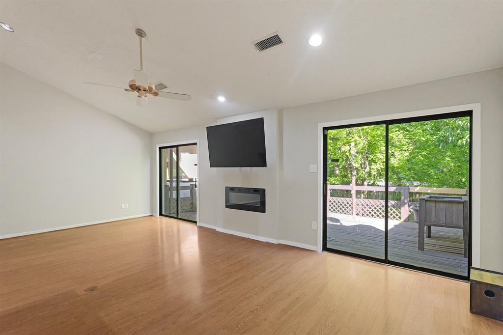 105 Capetown St, Conroe, Texas image 8