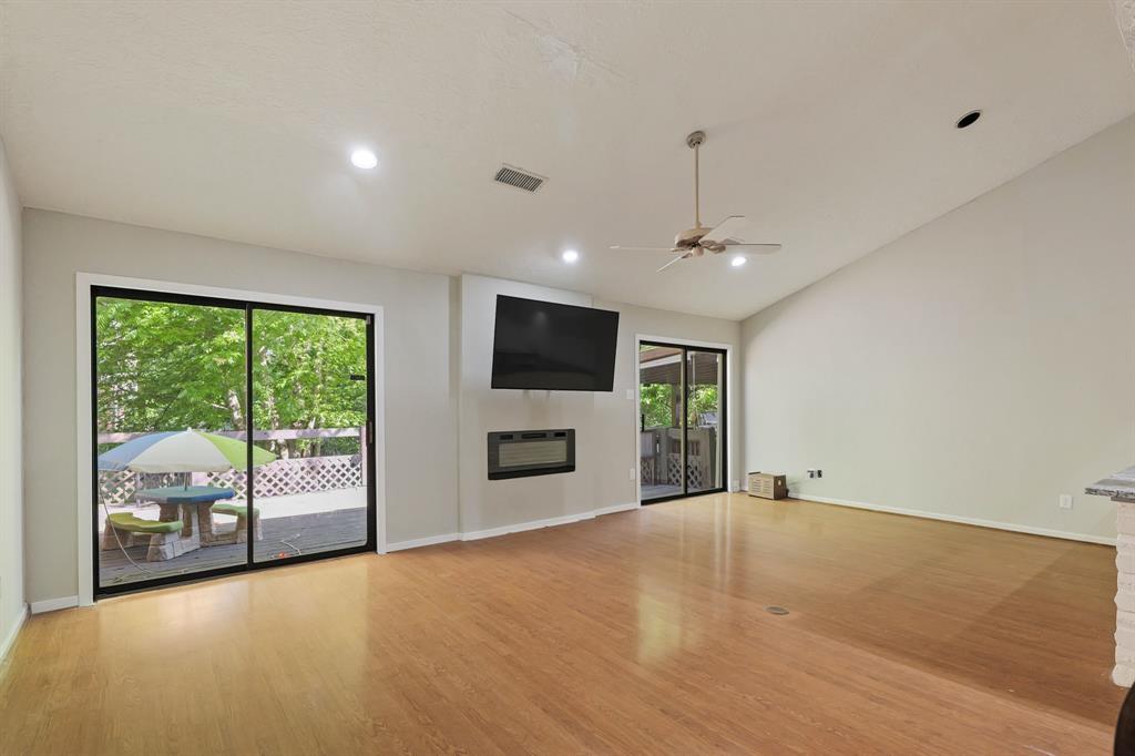 105 Capetown St, Conroe, Texas image 6