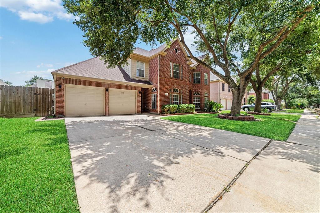 11931 Mckinney Falls Lane, Sugar Land, Texas image 2