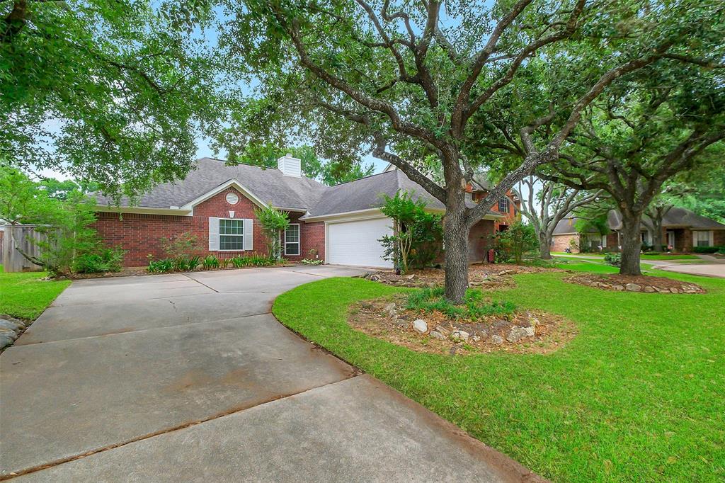 1406 Briarbend Drive, Sugar Land, Texas image 1