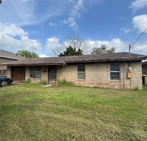 Photo of 503 Correll Ave, Wharton, TX 77488 (MLS # 60374172) Photo of 503 Correll Ave, Wharton, TX 77488 (MLS # 60374172)