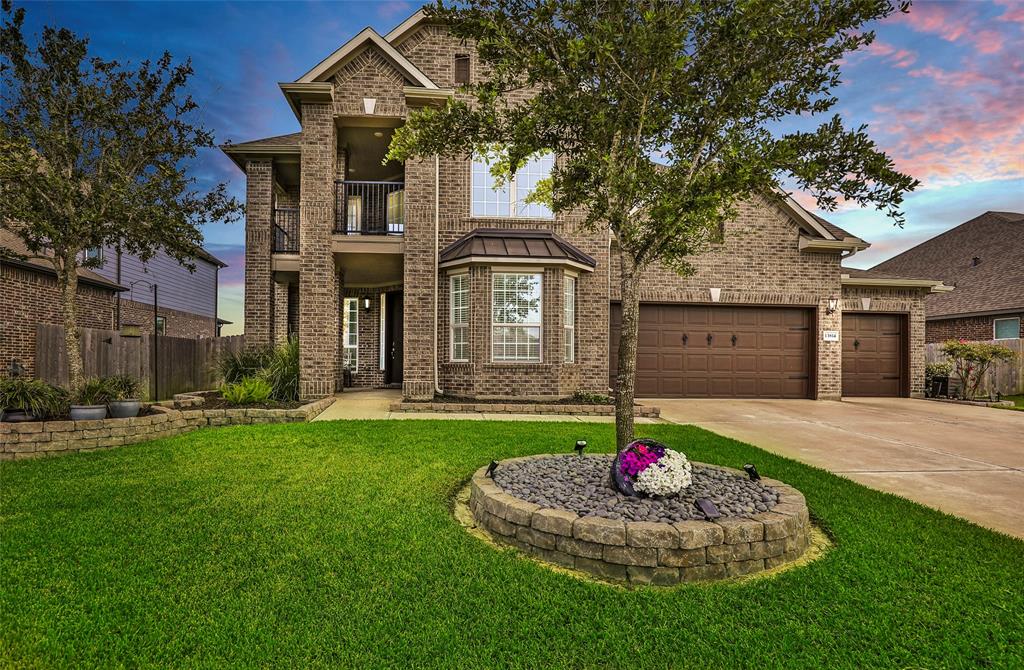 13814 Russell Court, Mont Belvieu, Texas image 1