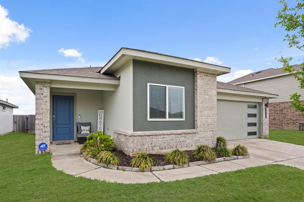 1219 Minerals Lane, Rosharon, Texas image 1