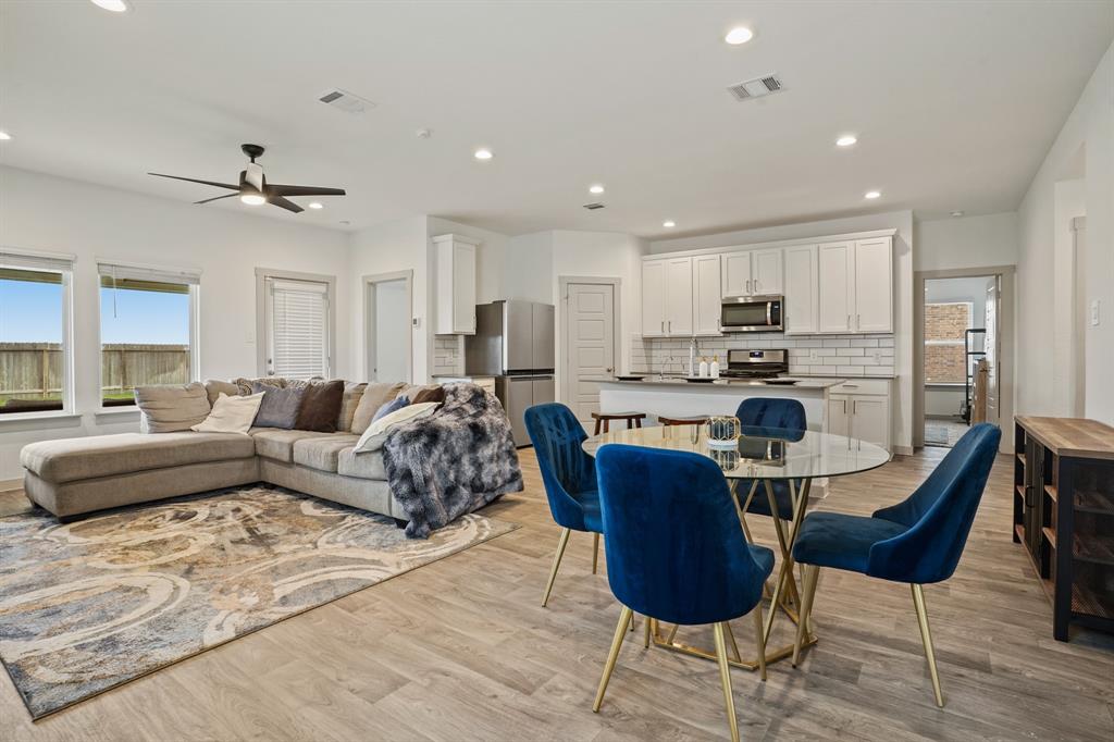 1219 Minerals Lane, Rosharon, Texas image 4