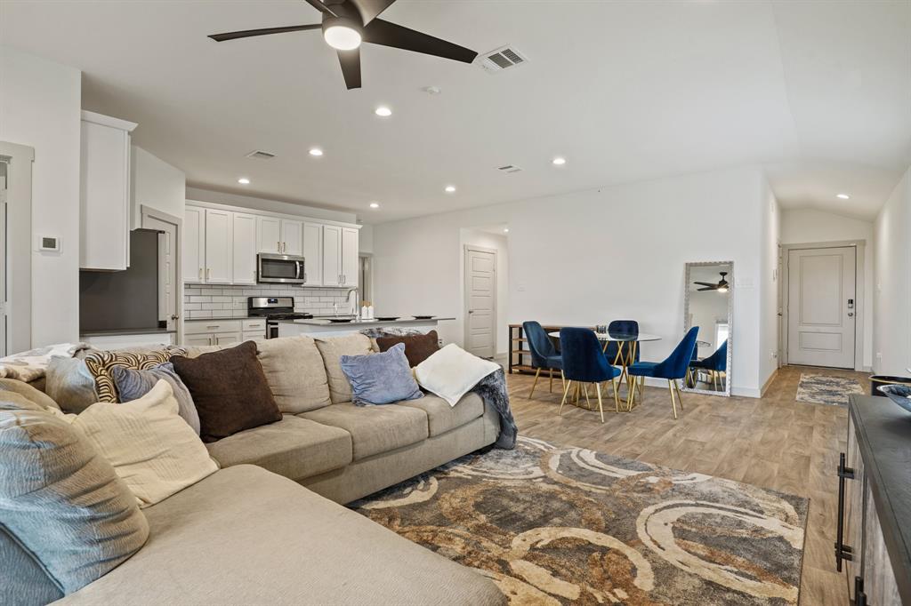 1219 Minerals Lane, Rosharon, Texas image 6