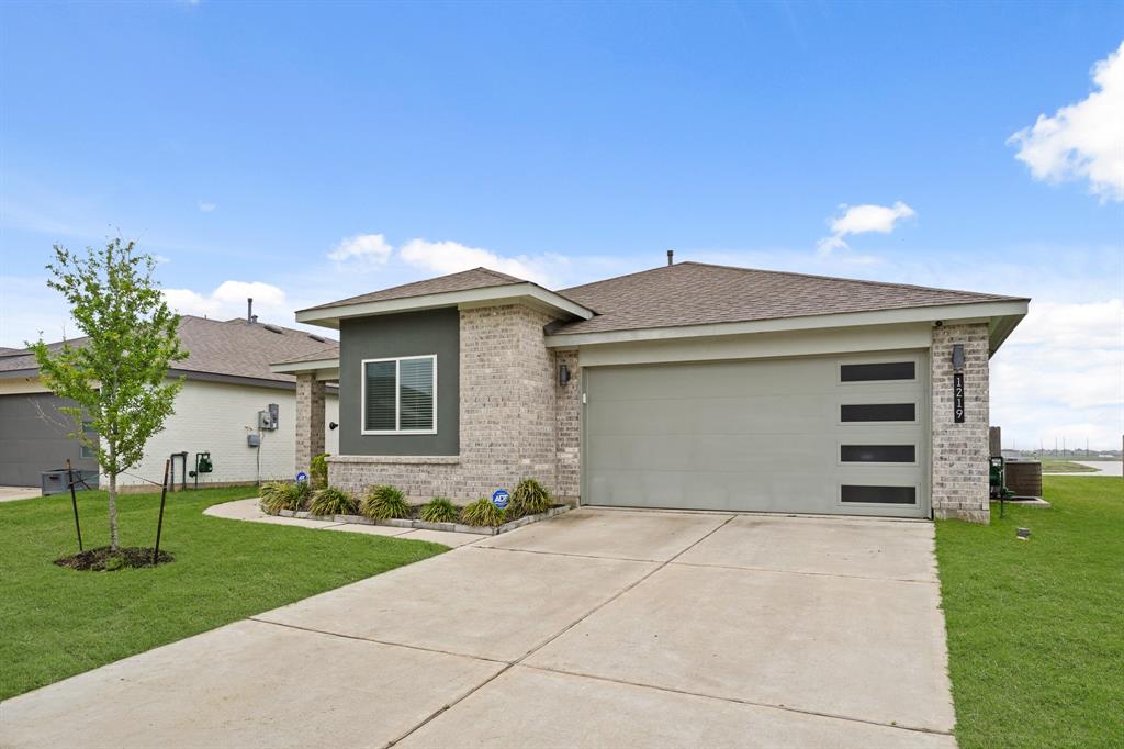 1219 Minerals Lane, Rosharon, Texas image 2