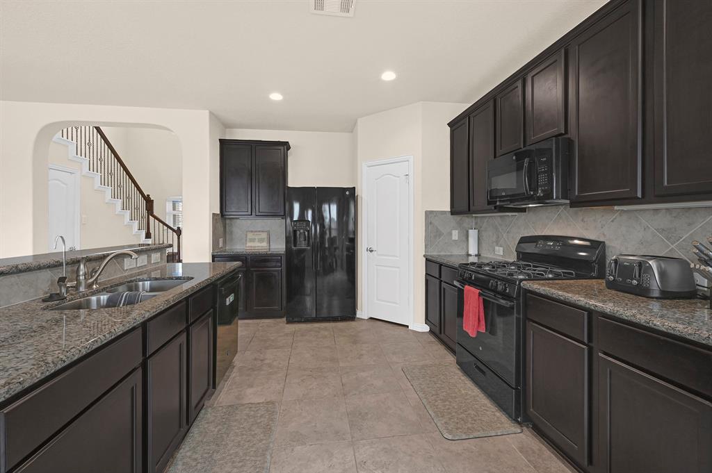 9915 Bezeled Circle Lane, Iowa Colony, Texas image 4