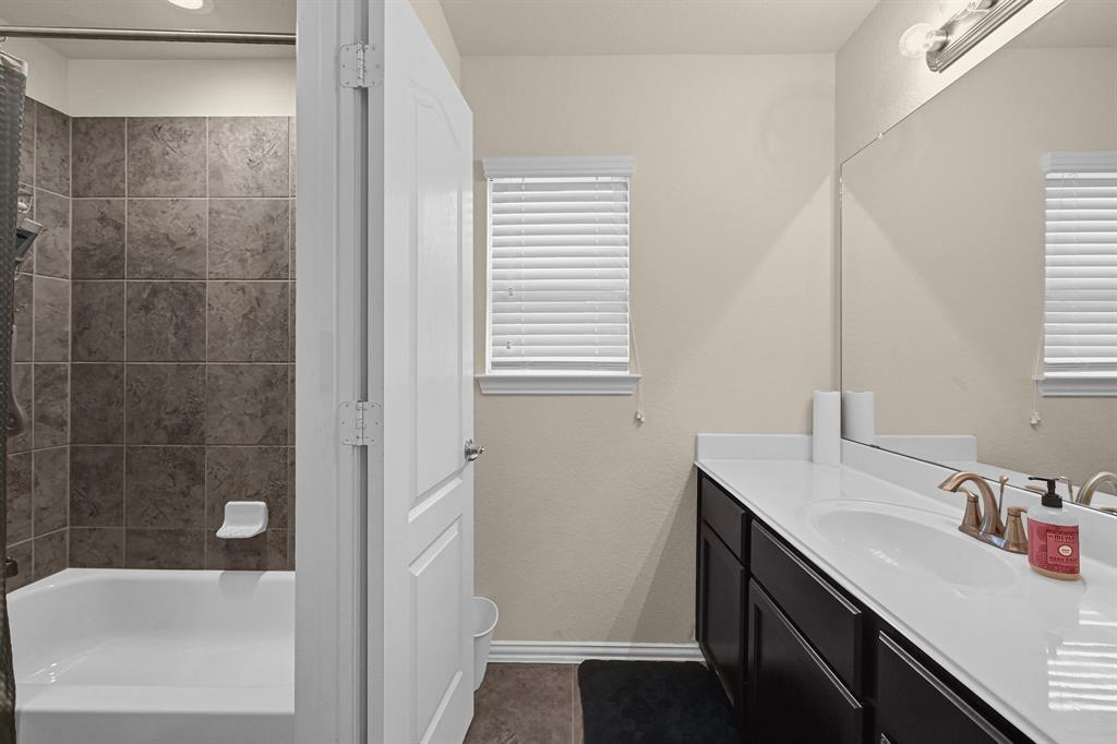 9915 Bezeled Circle Lane, Iowa Colony, Texas image 20