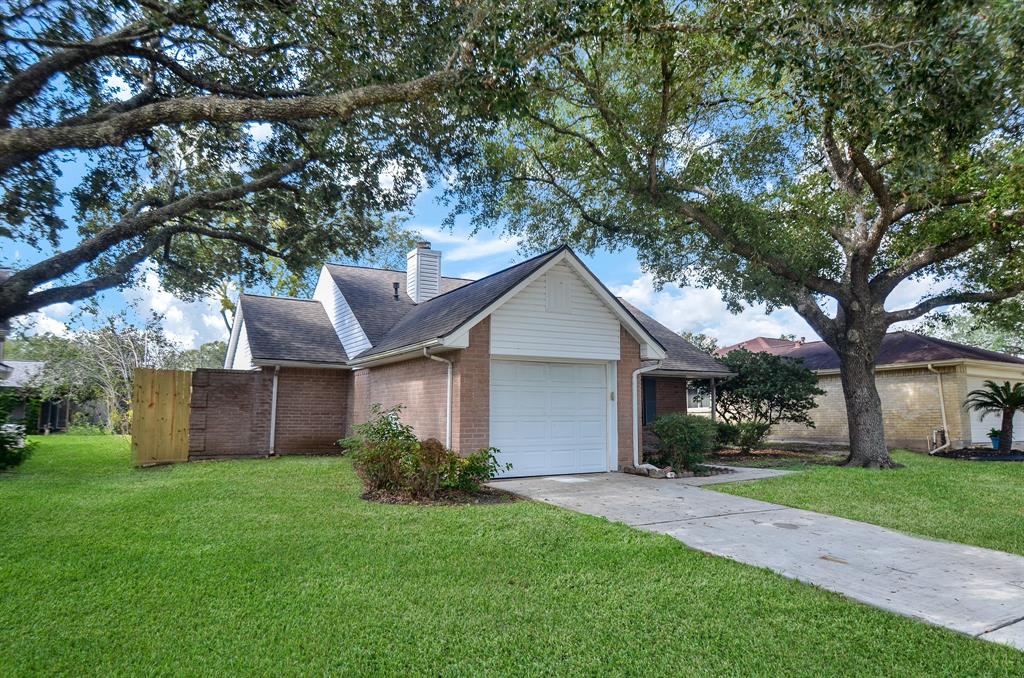 914 W Primrose Meadows Circle, Pearland, Texas image 2