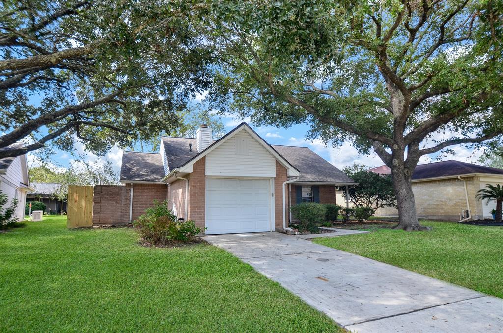 914 W Primrose Meadows Circle, Pearland, Texas image 3