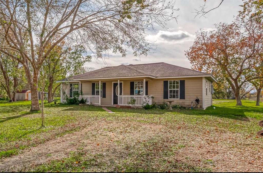 1512 Bayou Drive, Bay City, Texas image 2