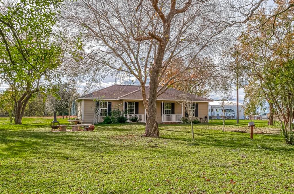 1512 Bayou Drive, Bay City, Texas image 4
