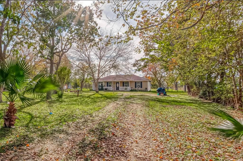 1512 Bayou Drive, Bay City, Texas image 6