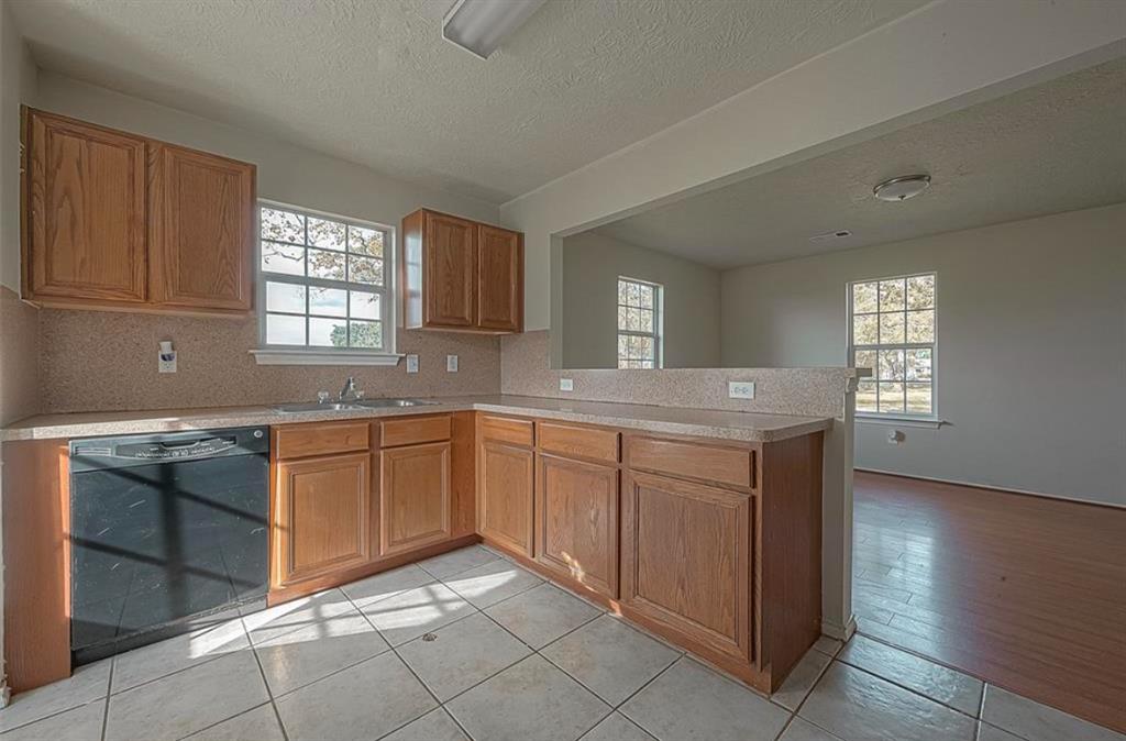 1512 Bayou Drive, Bay City, Texas image 9