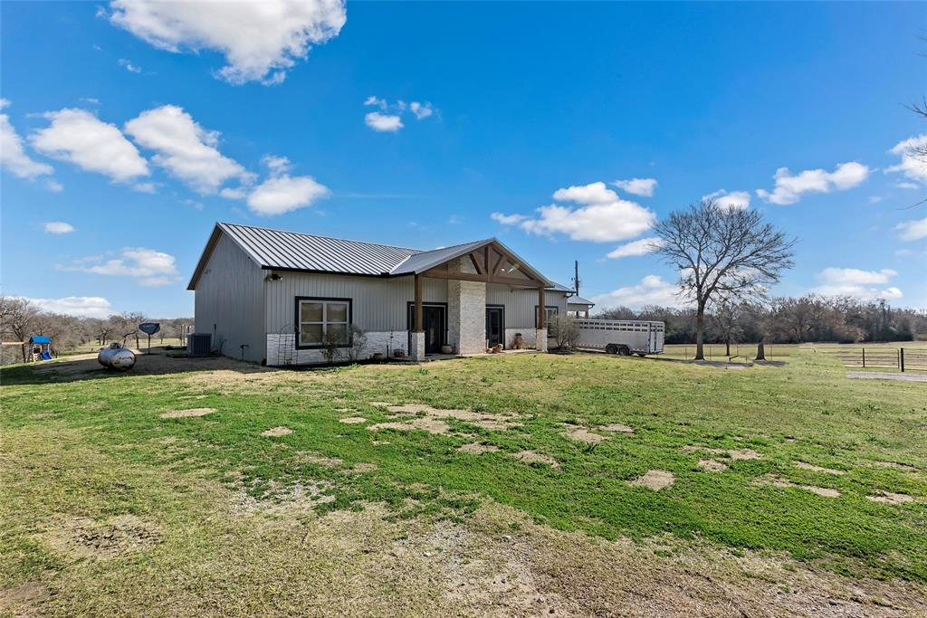 5379 Brown Lane, Madisonville, Texas image 2