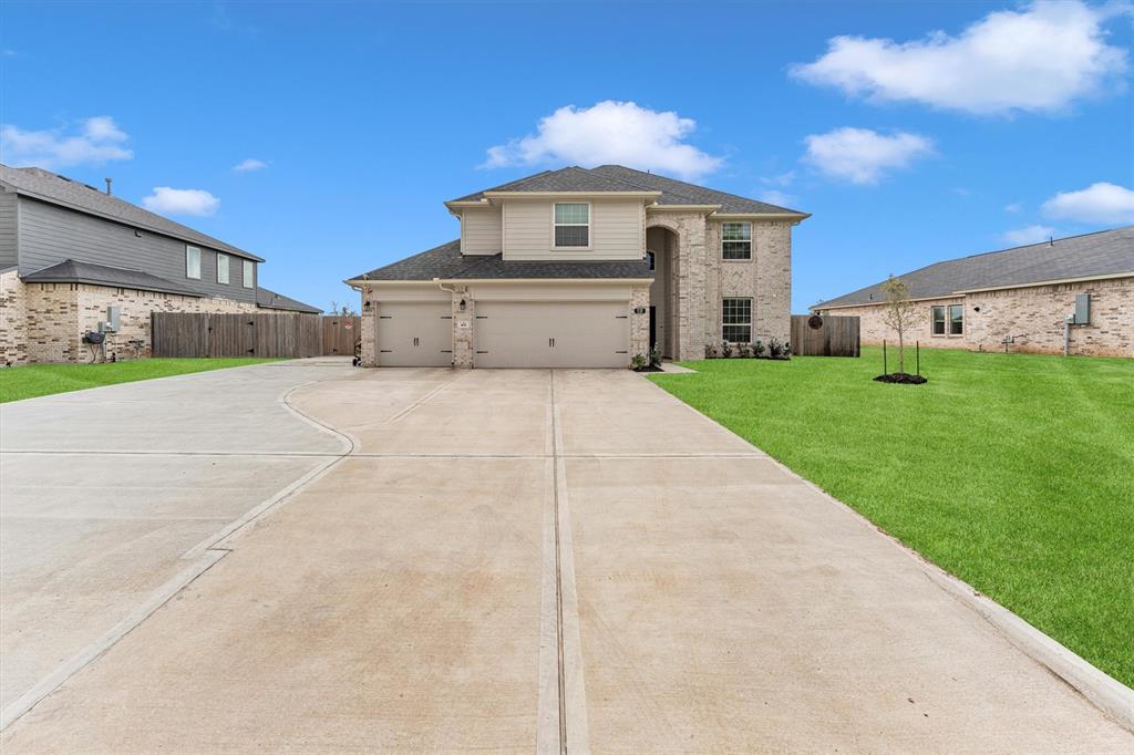 401 Twin Lakes Boulevard, West Columbia, Texas image 1