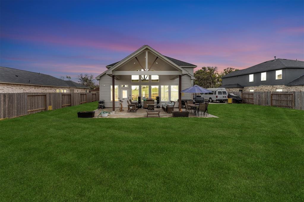 401 Twin Lakes Boulevard, West Columbia, Texas image 4