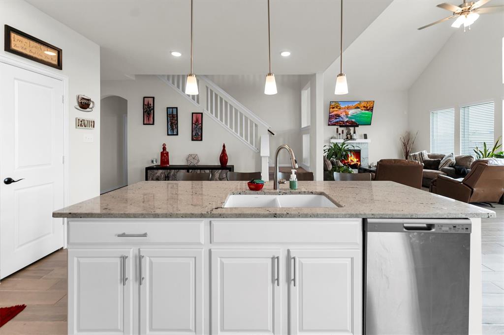 401 Twin Lakes Boulevard, West Columbia, Texas image 21