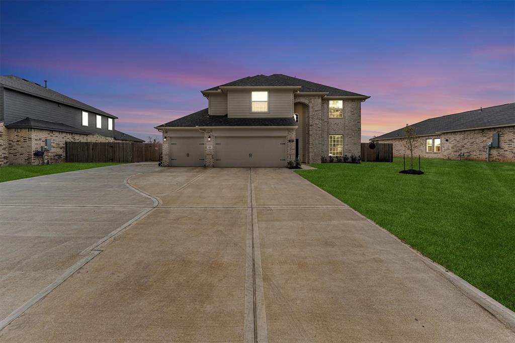 401 Twin Lakes Boulevard, West Columbia, Texas image 3