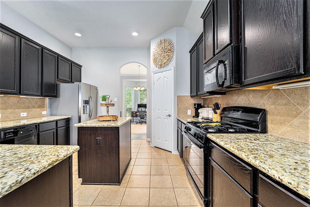 18106 Serene Shore Drive, Cypress, Texas image 9