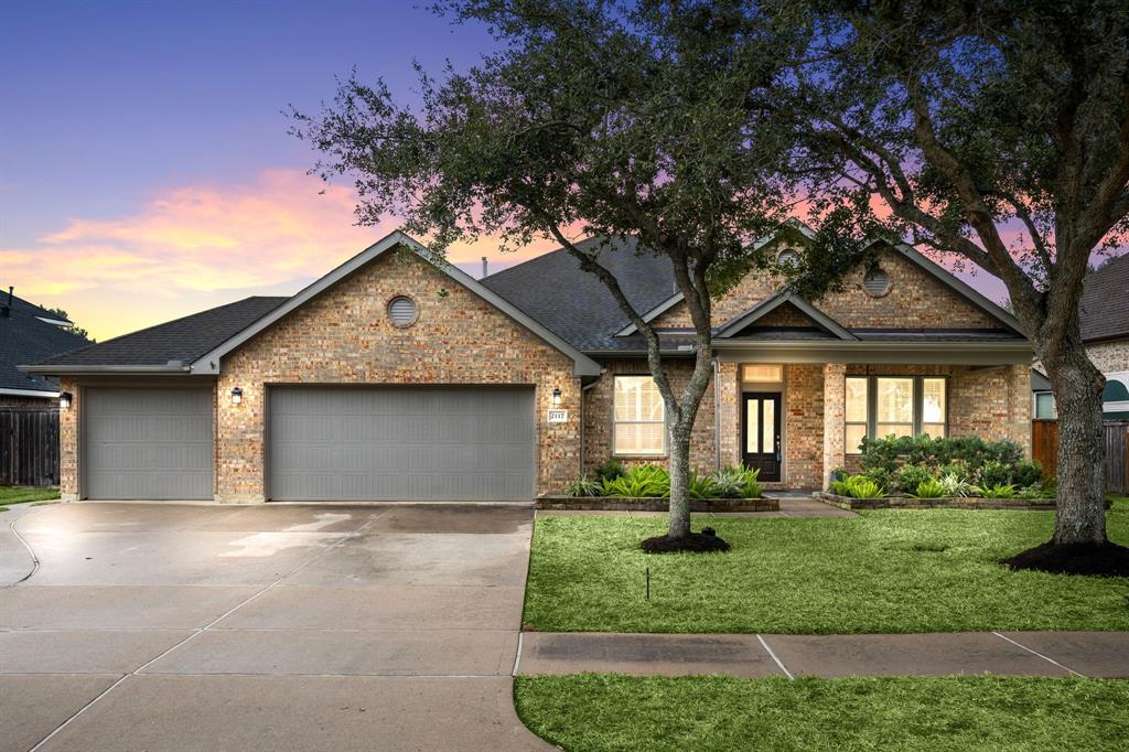 2117 Quiet Falls Lane, League City, Texas image 1