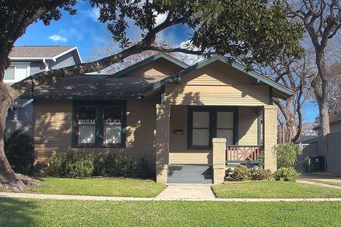 Photo of 735 E 12th Street, Houston, TX 77008 (MLS # 59810052)