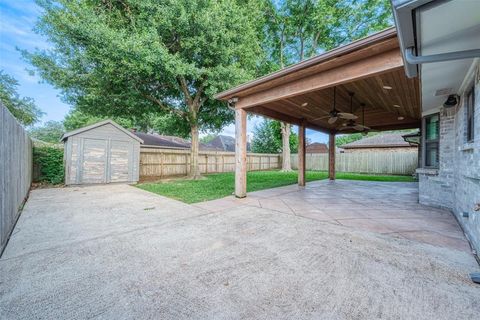 Single Family Residence in Pasadena TX 4731 Pinehurst Street 34.jpg