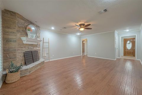 Single Family Residence in Pasadena TX 4731 Pinehurst Street 7.jpg