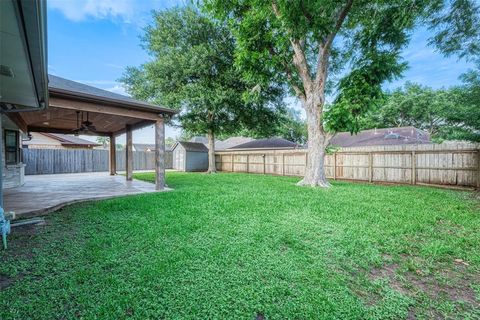 Single Family Residence in Pasadena TX 4731 Pinehurst Street 38.jpg