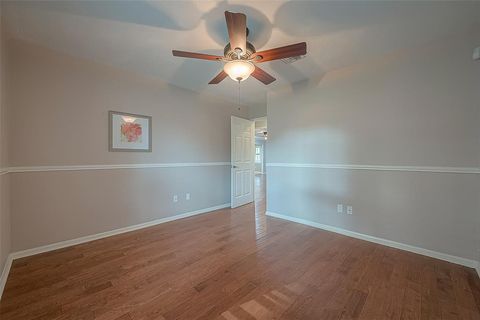 Single Family Residence in Pasadena TX 4731 Pinehurst Street 23.jpg