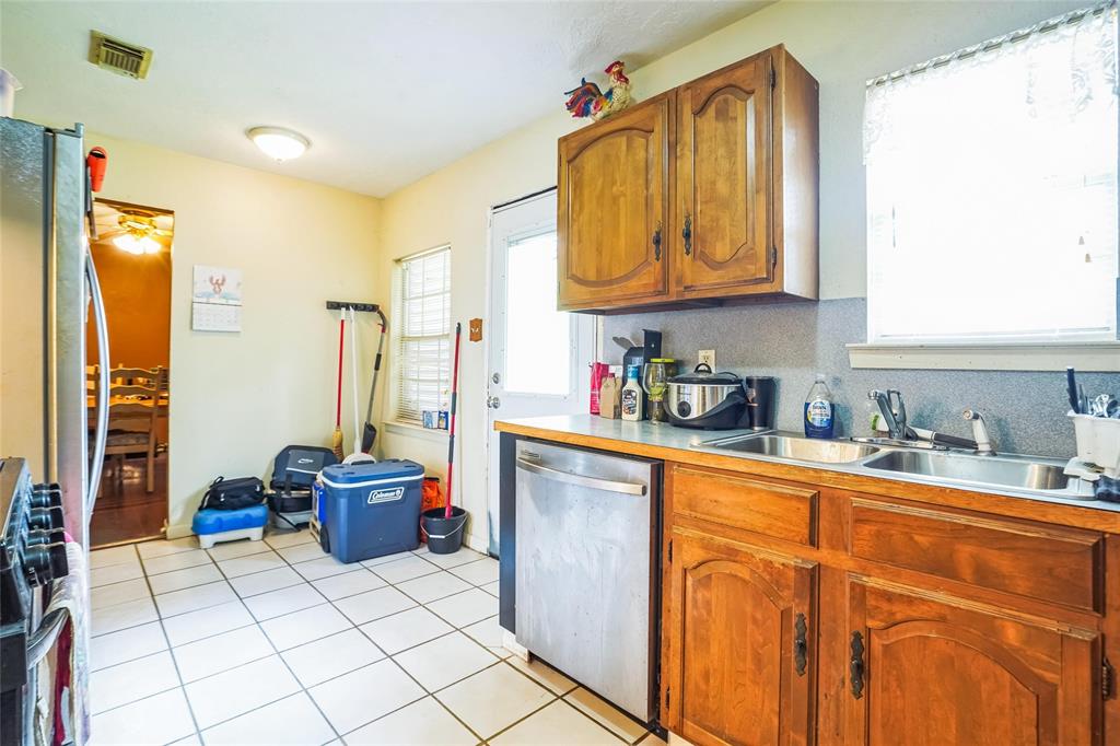 1224 15th Avenue, Texas City, Texas image 7