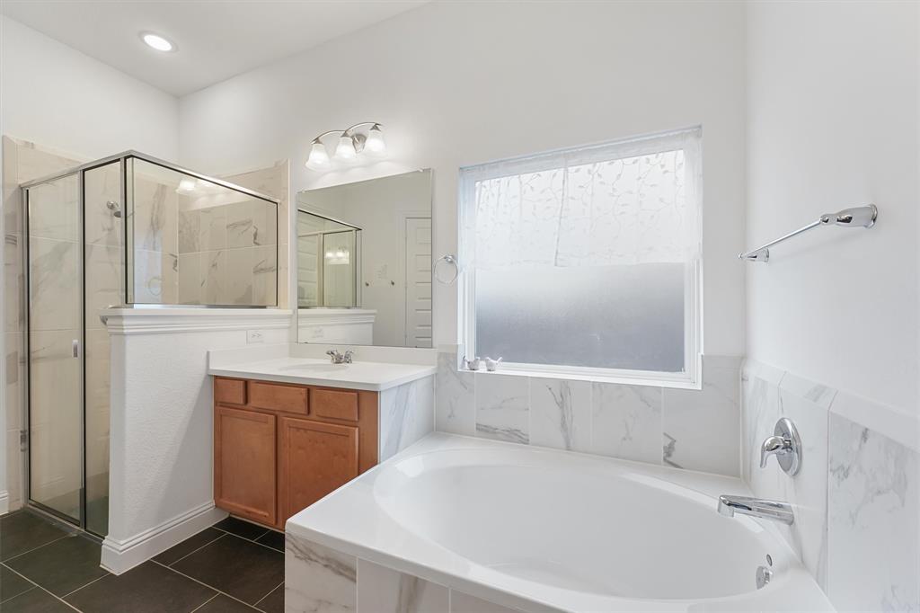 12526 Sabine Point Drive, Humble, Texas image 16
