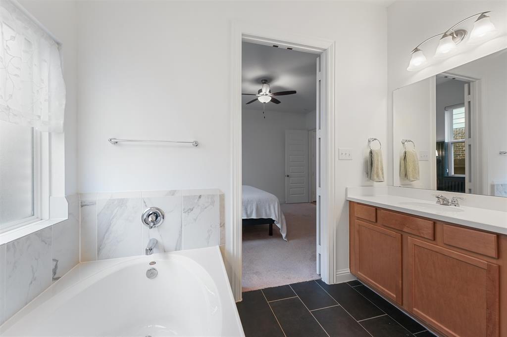 12526 Sabine Point Drive, Humble, Texas image 15