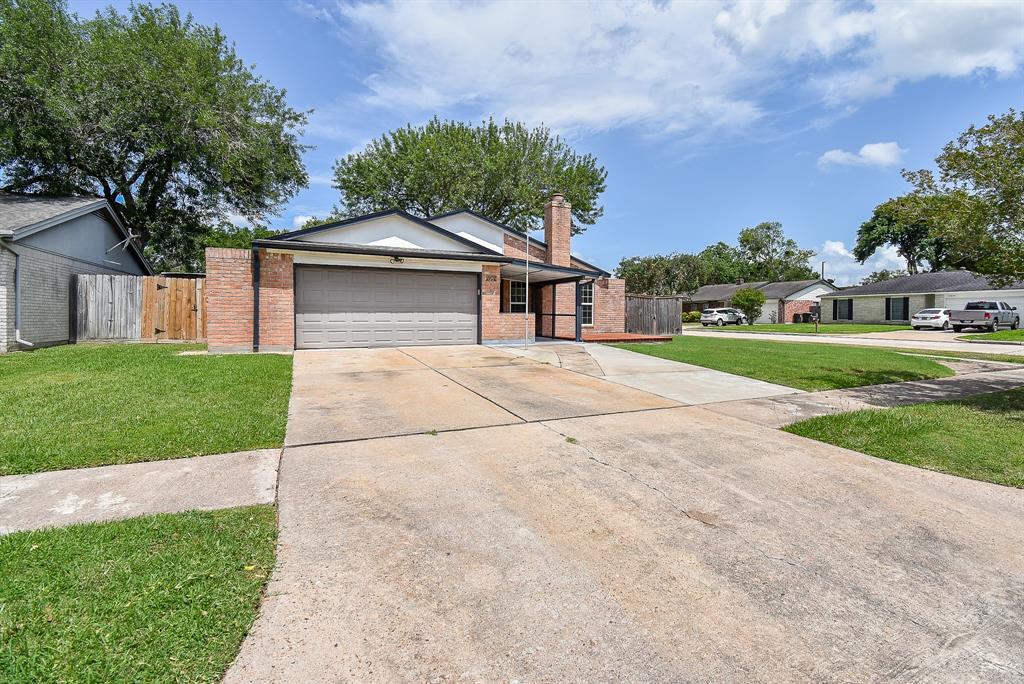 1102 Ashdale Drive, Sugar Land, Texas image 2